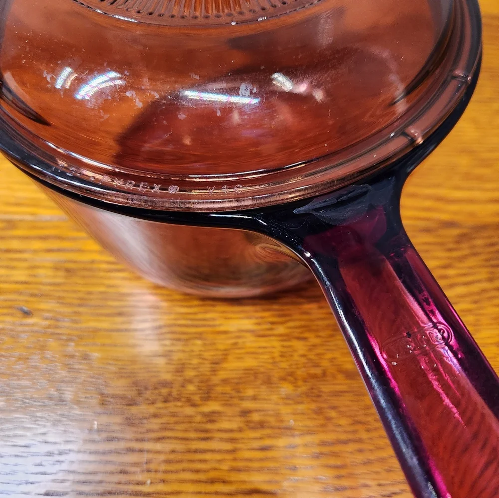 Corning Visions cranberry saucepan 1 L
